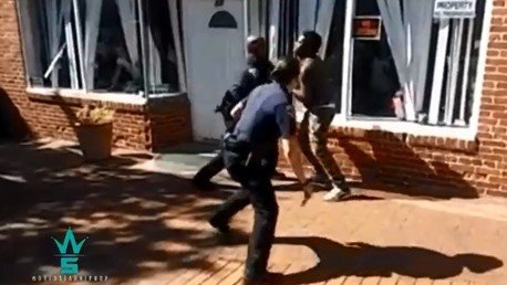 Deja K.O. a un policía en EE.UU.
