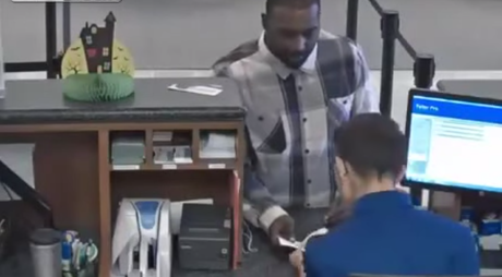 Un hombre 'armado' con un papel asalta un banco: ¿qué decía la nota?
