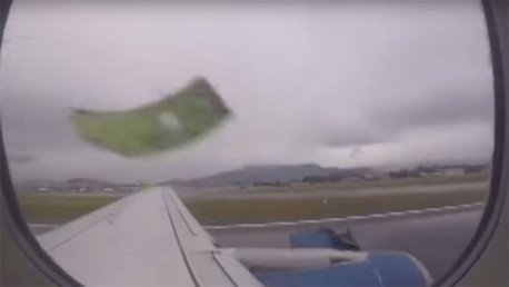 Un avión comercial chileno pierde parte de un motor en pleno despegue (Video)