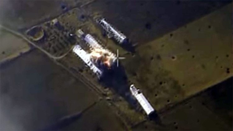 Video: Rusia destruye una fábrica de explosivos y 10 coches bomba de terroristas en Siria