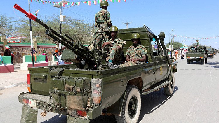 Islamistas somalíes atacan a estudiantes de las fuerzas especiales y matan al menos 30 personas