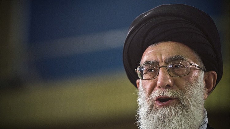 El ayatolá de Irán: El lema 'Muerte a Estados Unidos' se refiere a sus políticas y no a su pueblo