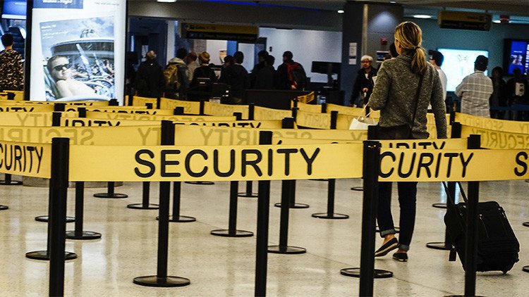 Pruebas en aeropuertos de EE.UU. muestran que se pueden pasar armas por los puntos de control