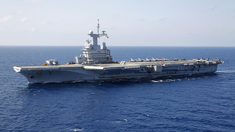 Francia enviará buques y el portaviones Charles de Gaulle para luchar contra el Estado Islámico