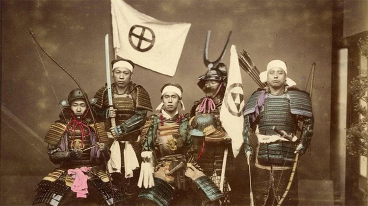 Fotos únicas del siglo XIX que muestran la vida de los últimos samuráis y sus cortesanas