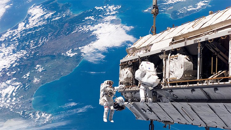 Video: Astronautas de la EEI salen al espacio abierto