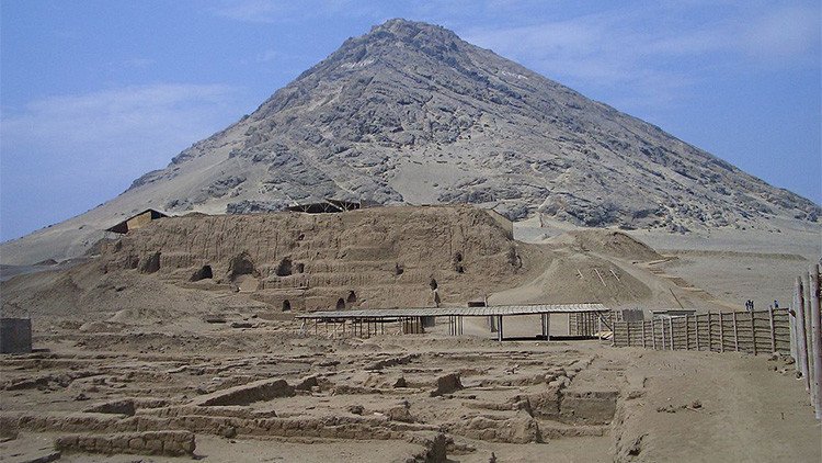Hallan frisos de diez figuras humanas de la cultura Moche en un santuario peruano