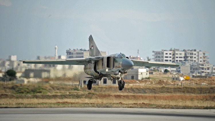 La Aviación siria destruye instalaciones militares de los terroristas en 98 misiones durante 3 días 