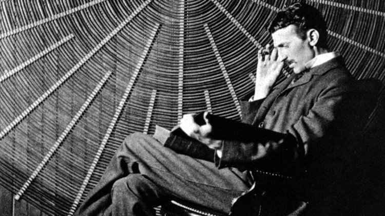 ¿Capacidades supernaturales?: Nikola Tesla predijo la aparición del 'smartphone'