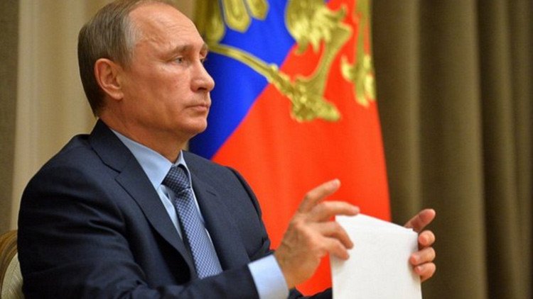 Putin: "Rusia atacó varios objetivos del EI que le indicó el Ejército Libre Sirio"