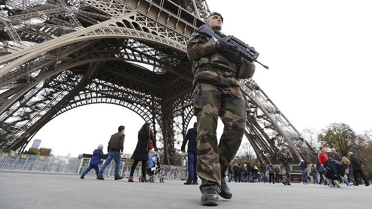 Stratfor: "Francia podría enviar tropas terrestres a Siria tras los atentados en París"