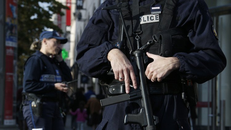 Francia publica la fotografía de uno de los sospechosos huidos de los ataques en París