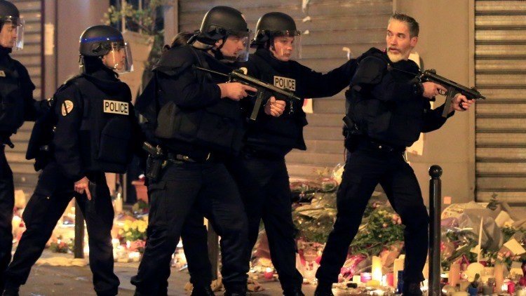 Francia busca al único de los terroristas de París que queda vivo y en libertad