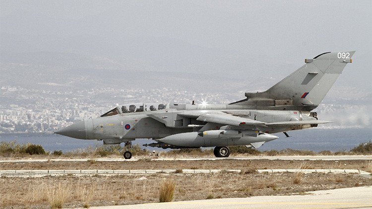 El Reino Unido lleva a cabo ataques aéreos contra más de 30 objetivos del Estado Islámico en Irak
