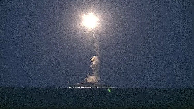 Rusia no confirma que sus buques hayan lanzado misiles contra la capital del Estado Islámico
