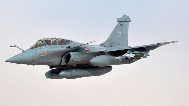 Implacables bombardeos de la Fuerza Aérea de Francia contra el EI en Raqqa
