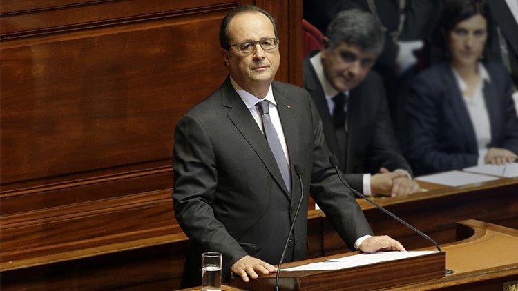 "Estamos en estado de guerra": Hollande envía su portaaviones a Siria