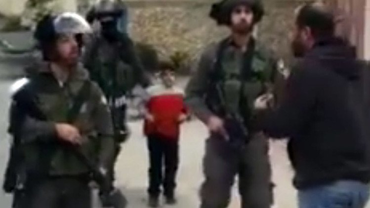 Video: Tropas de Israel detienen a un niño palestino de 6 años