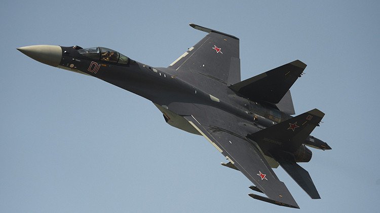 China es el primer país que compra el caza ruso Su-35 