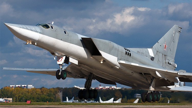 Un escuadrón de bombarderos estratégicos rusos elimina objetivos clave del Estado Islámico