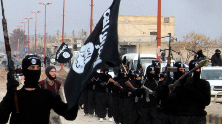 Nueva amenaza: El Estado Islámico desarrolla una división para crear armas químicas
