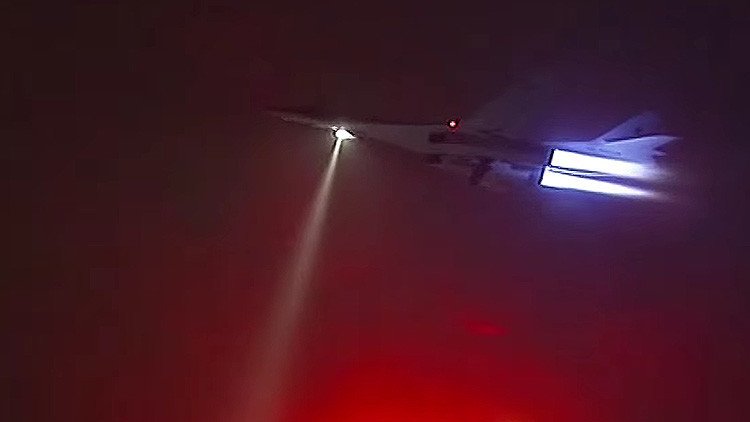 Video: Un Tu-160 cargado con misiles de crucero reposta durante un vuelo nocturno rumbo a Siria