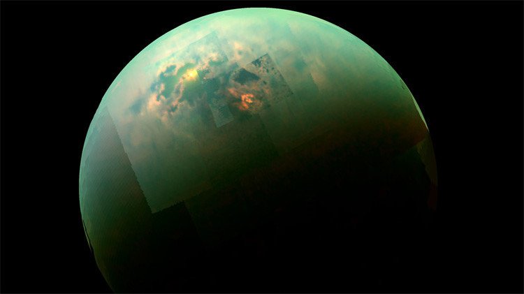 "Nunca antes visto": Detectan una 'monstruosa' nube de hielo en la luna de Saturno