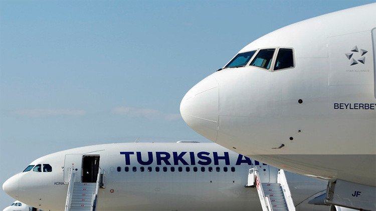 Un avión que se dirigía de Nueva York a Estambul se desvía por una amenaza de bomba