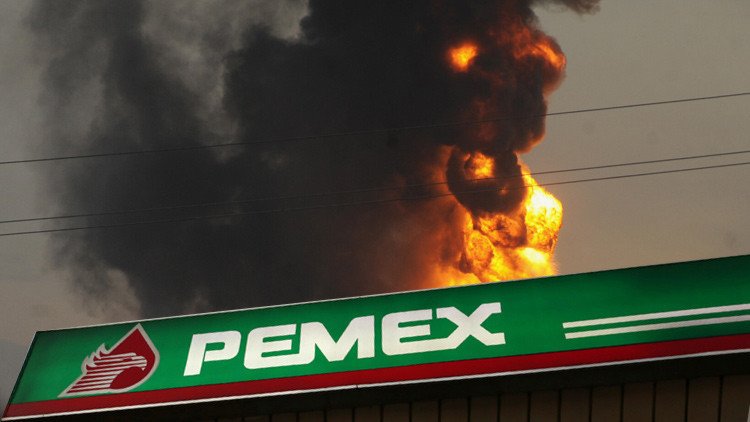 Una gran explosión sacude una refinería de Pemex en México (Video)