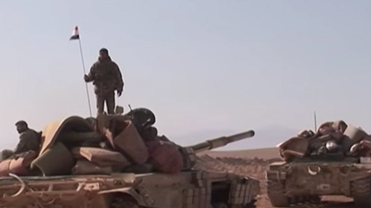 El Ejército sirio expulsa al EI de la estratégica ruta que conecta Damasco y Homs (Video)