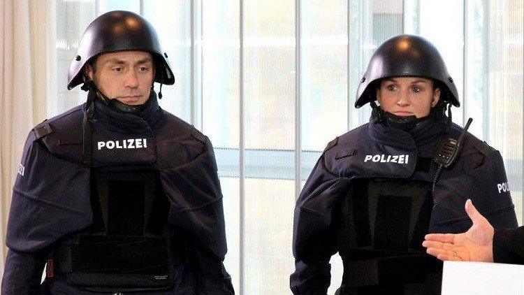 ¿Sartenes antibalas? Nuevo equipo de la Policía alemana desata la polémica en la Red 