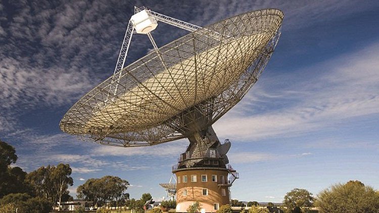 ¿Nos hacen señales? Registran ondas de radio misteriosas fuera de la Vía Láctea