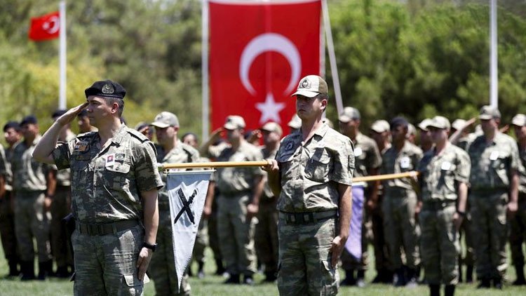 Militares turcos detenidos, acusados de "traición" tras interceptar armas destinadas a Siria