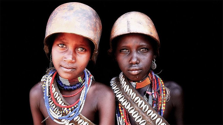 Fuertes retratos de tribus africanas 'extremadamente felices'
