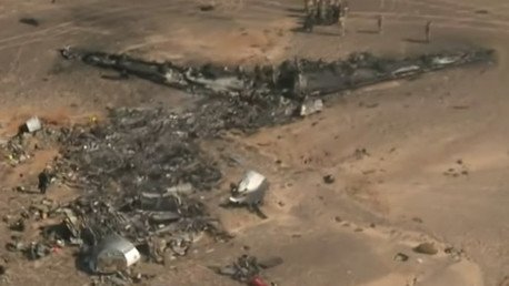 Video: Primeras imágenes aéreas sobre los restos del Airbus A321 siniestrado en Egipto