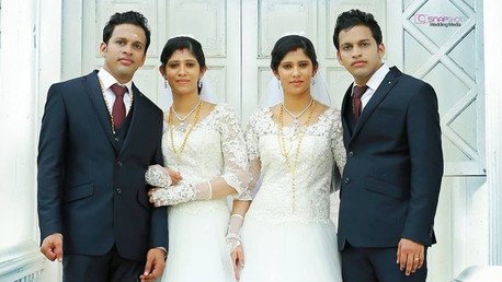 Dos sacerdotes gemelos casan a dos parejas de hermanos gemelos