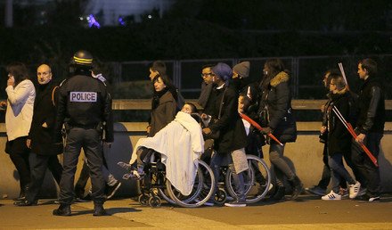 Rehenes escapados: "Ocho terroristas están matando a sangre fría en el teatro Bataclan"