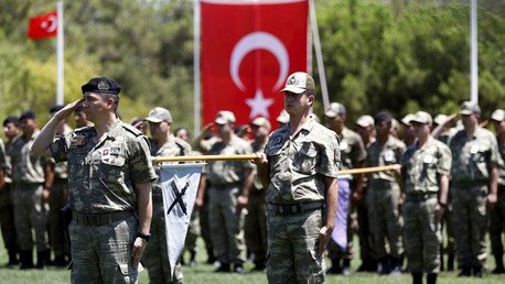 Militares turcos detenidos, acusados de "traición" tras interceptar armas destinadas a Siria