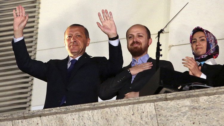 "Erdogan y su familia están involucrados en el negocio del petróleo del EI"