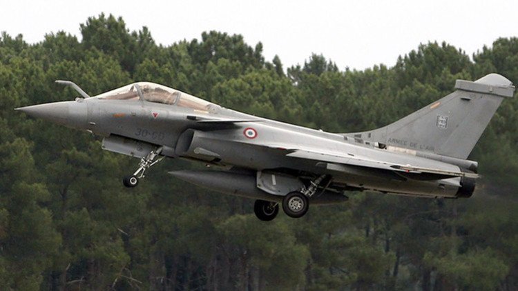Turquía permite que Francia utilice su espacio aéreo para atacar el EI