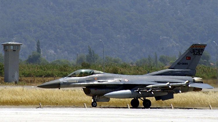 Turquía detiene sus misiones aéreas contra el Estado Islámico en Siria