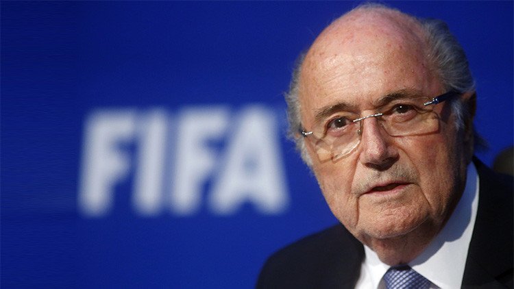 Caso FIFA: El FBI investiga la relación de Blatter con un soborno de 100 millones de dólares