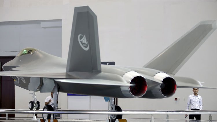 "Mala noticia para los radares": crean en China una 'capa invisible' para los aviones furtivos