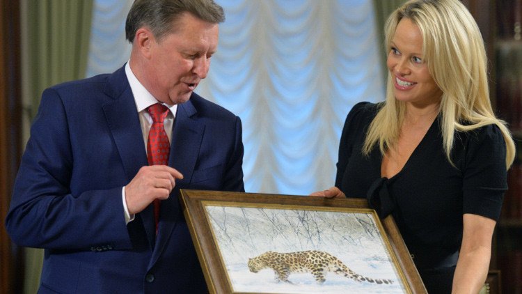Pamela Anderson visita el Kremlin para dar consejos sobre la protección de la fauna