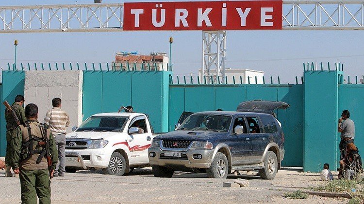 Turquía deporta a periodistas rusos que investigaban la venta de petróleo del EI 