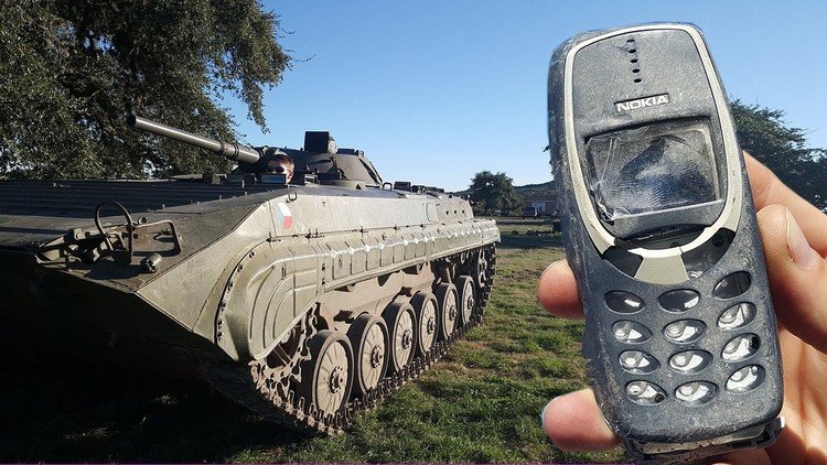 ¿Sobrevivirá el Nokia 3310 a las orugas de un tanque? 