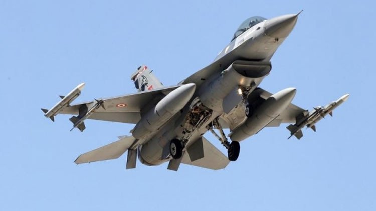Cazas griegos persiguen a un F-16 turco sobre el mar Egeo