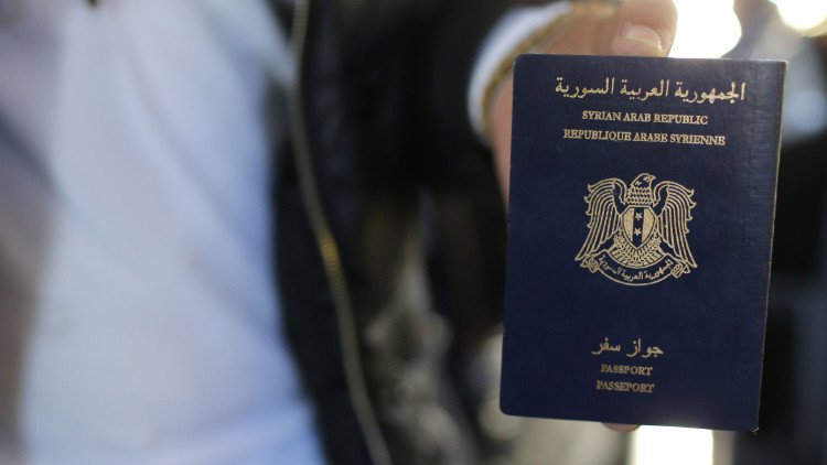 Inteligencia de EE.UU.: "El Estado Islámico tiene una impresora de pasaportes sirios"