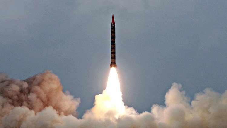 Pakistán lanza con éxito su misil más moderno capaz de llevar carga nuclear