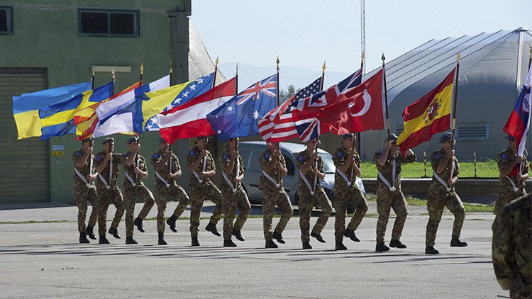 La OTAN refuerza su actividad militar a lo largo de la frontera rusa
